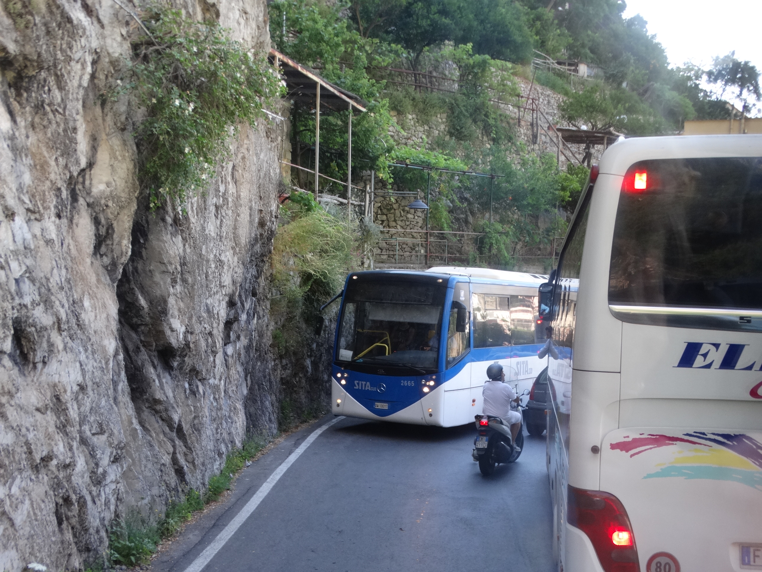Verkehr auf der Amalfitana