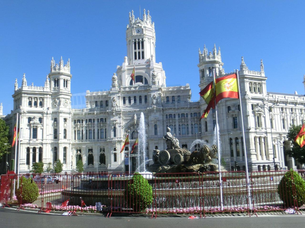 Brunnen vor dem alten Postamt von Madrid