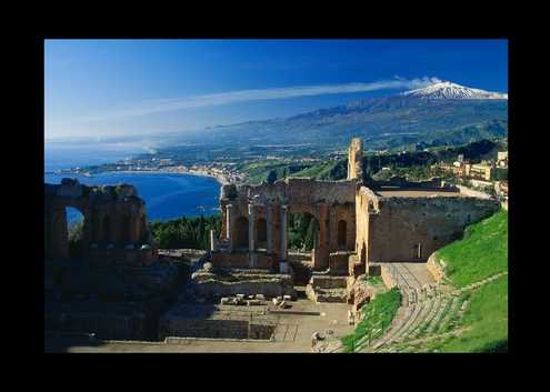 Taormina mit Blick auf den tna